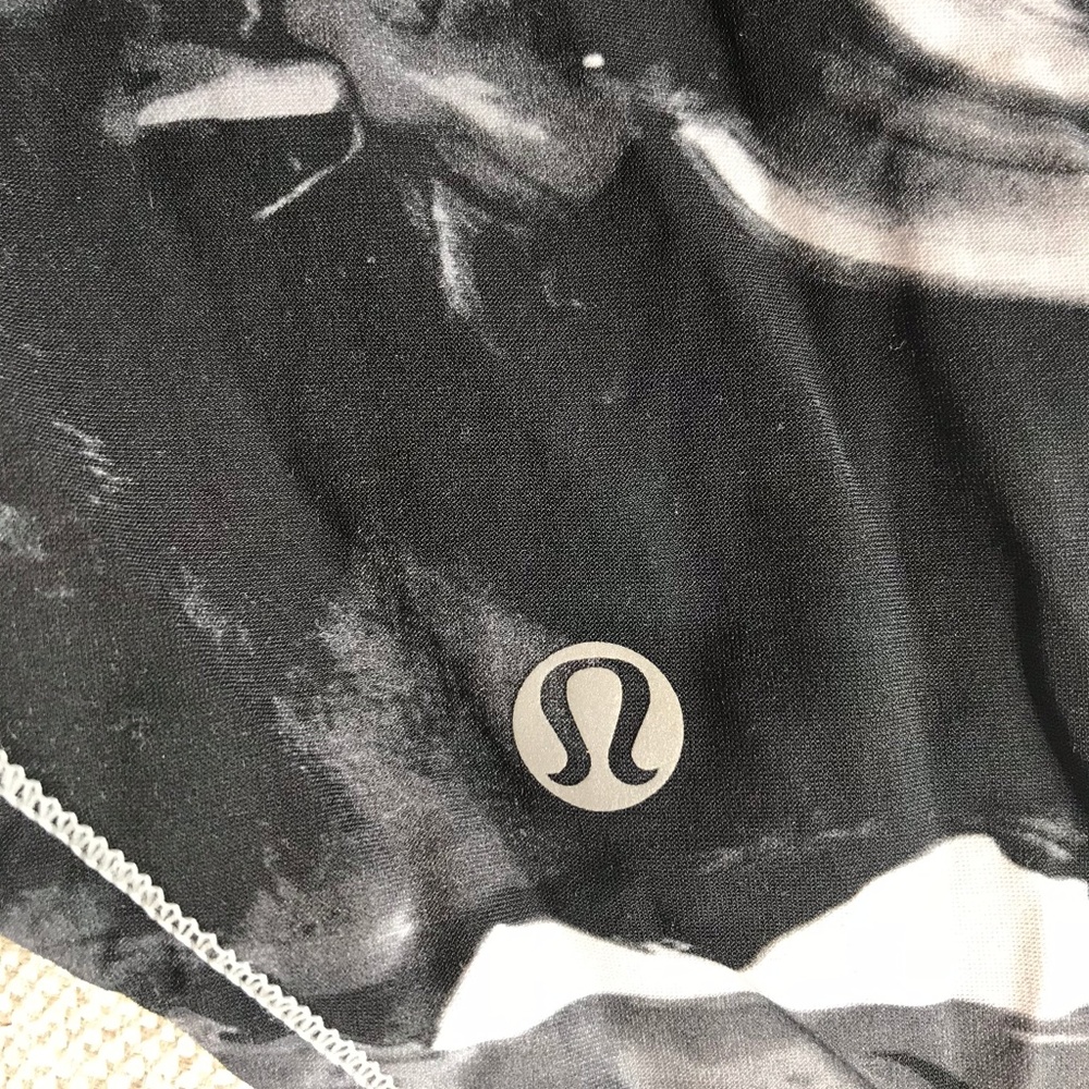 Black/white print Lululemon Sculpt Tank Size 6